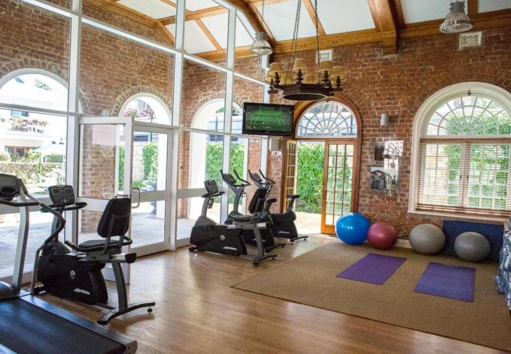 Chartfield Guesthouse & Majestic Apartments