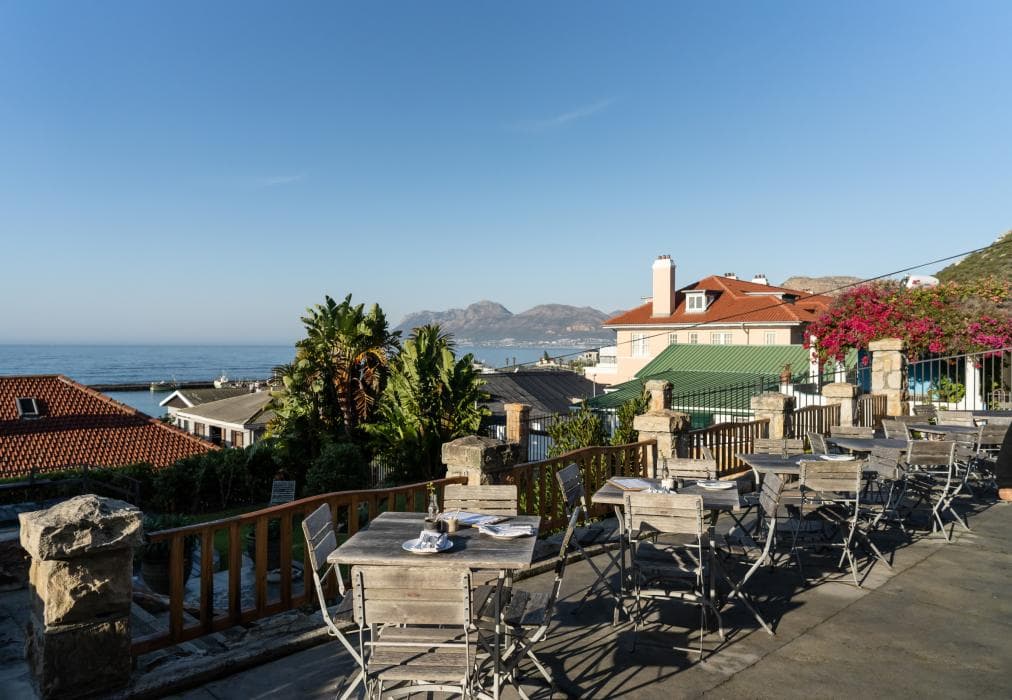 Chartfield Guesthouse & Majestic Apartments