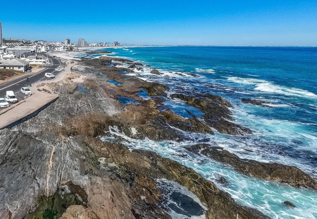 ALTONA 5 Bedroom Beach House