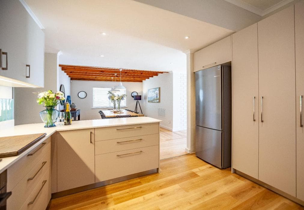 ALTONA 5 Bedroom Beach House