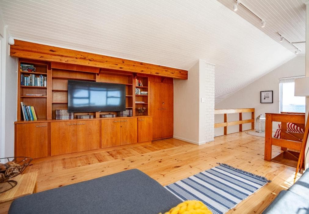 ALTONA 5 Bedroom Beach House