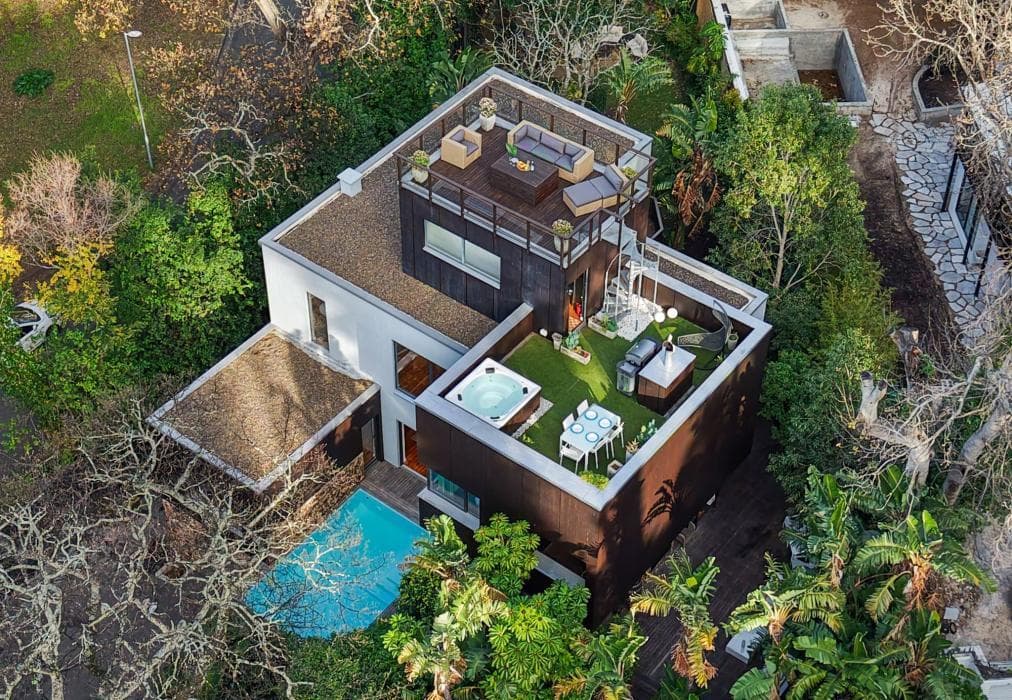 Higgo Crescent Villa