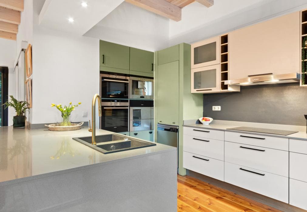 Higgo Crescent Villa