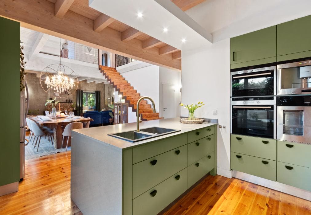 Higgo Crescent Villa