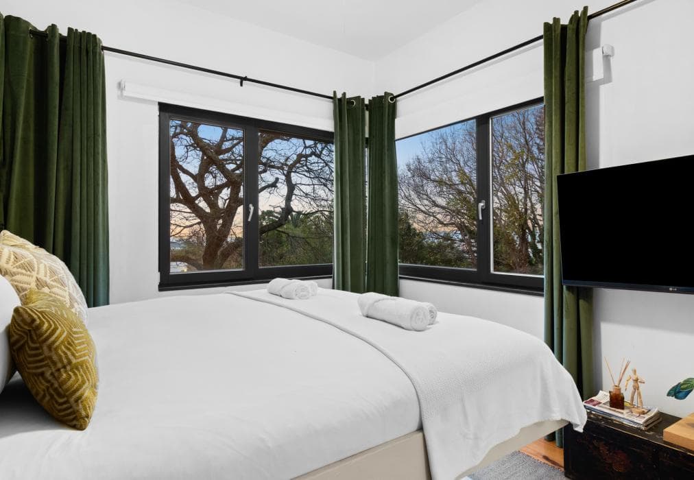 Higgo Crescent Villa