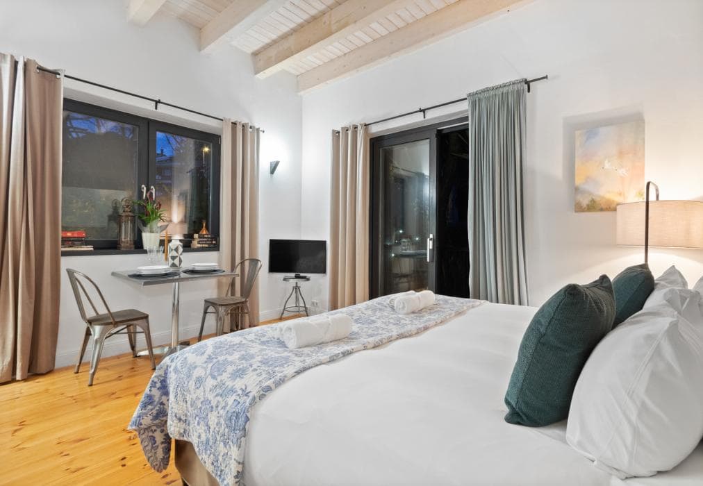 Higgo Crescent Villa