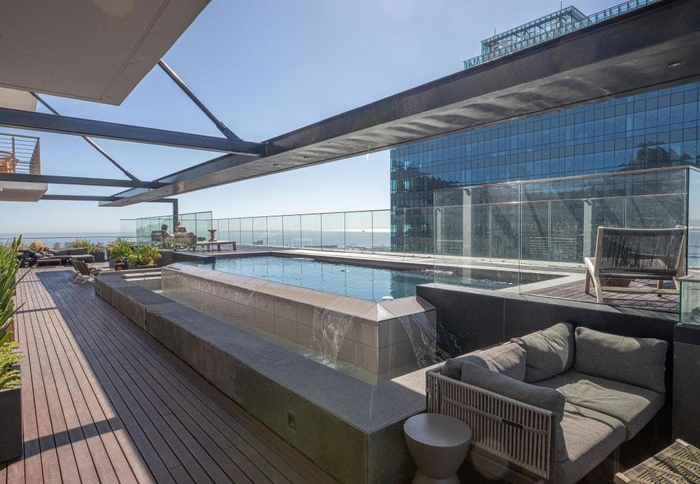 16 on Bree Unit 1713