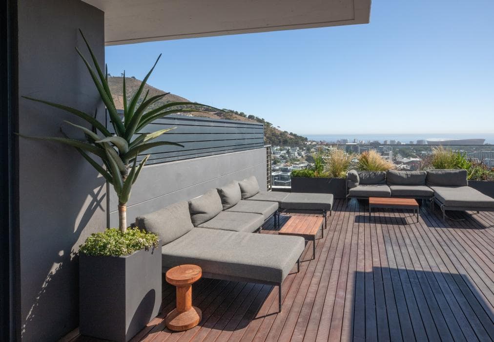 16 on Bree Unit 1713