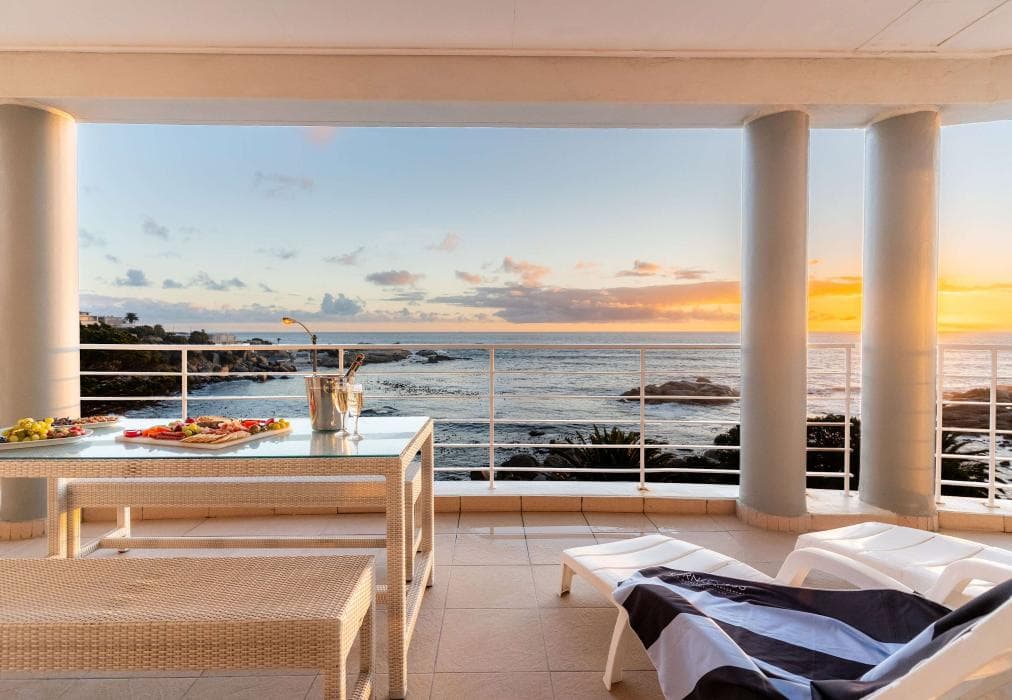 Sunset Azure Apartment