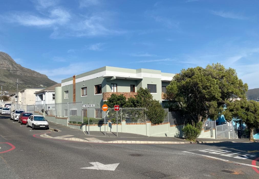 Minimalistic & Spacious Vredehoek Gem