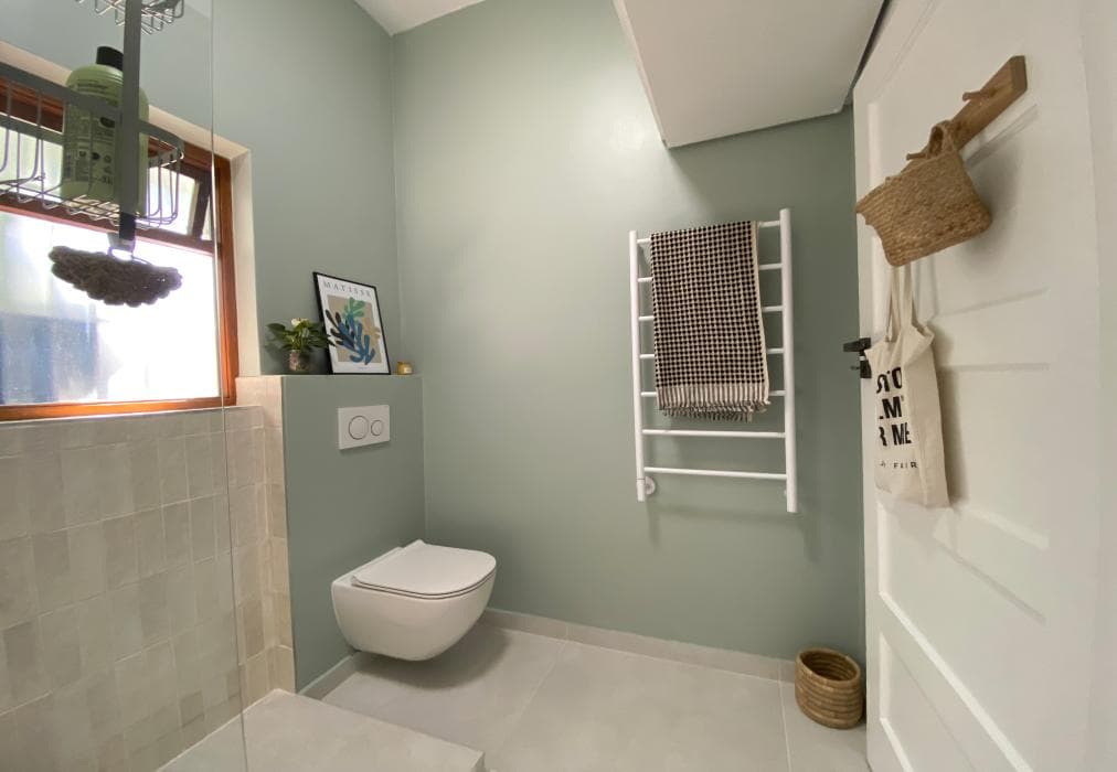 Minimalistic & Spacious Vredehoek Gem