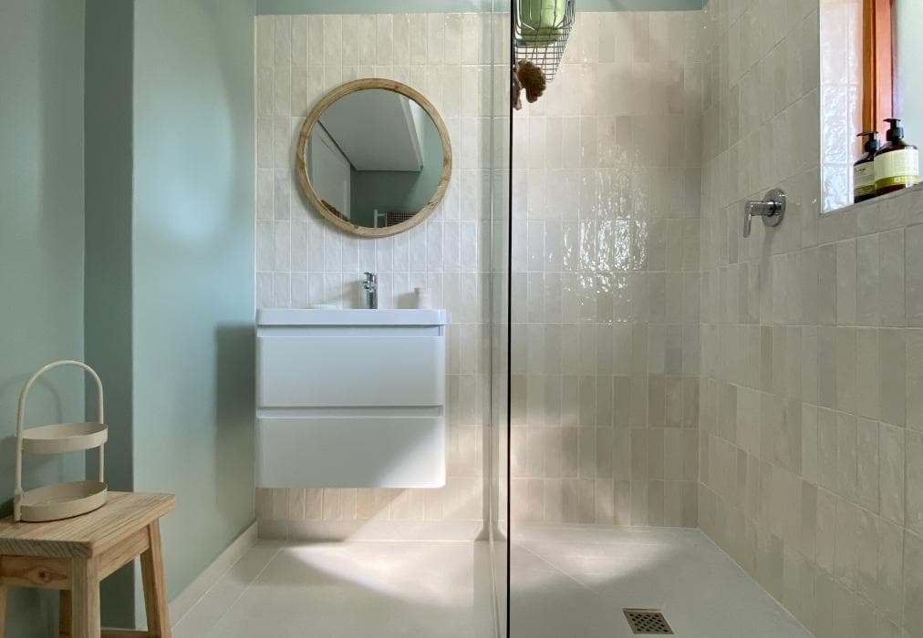 Minimalistic & Spacious Vredehoek Gem