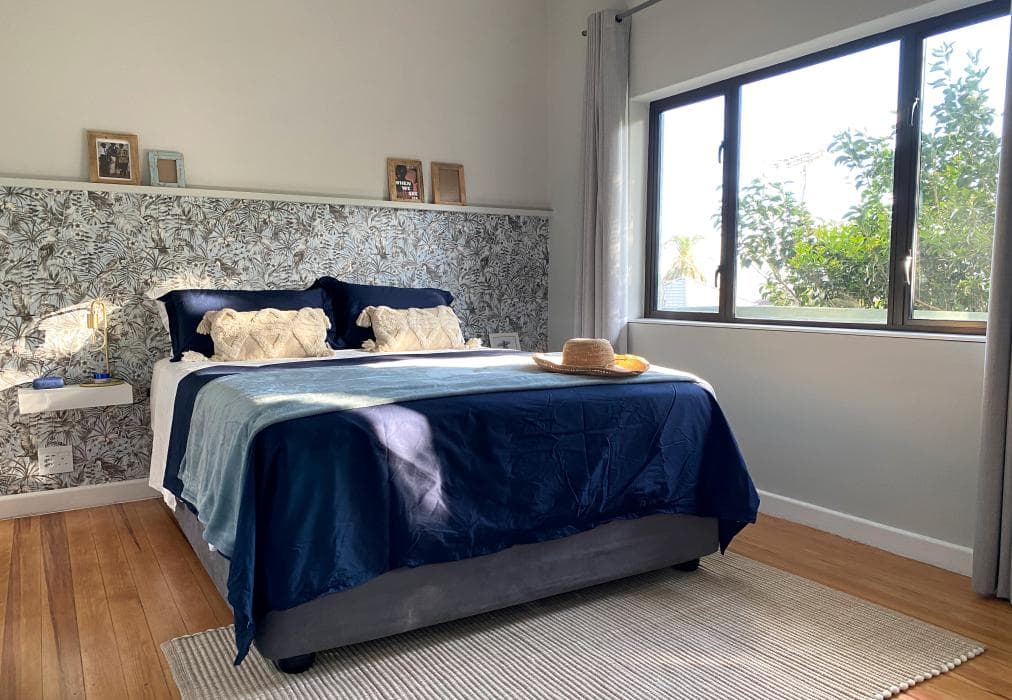 Minimalistic & Spacious Vredehoek Gem