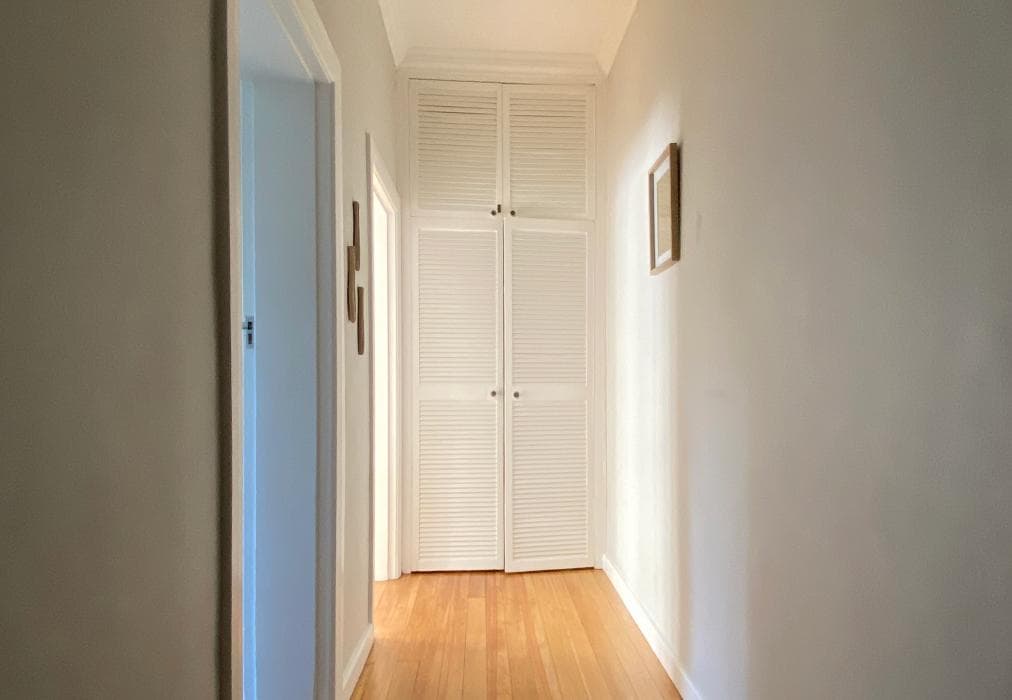 Minimalistic & Spacious Vredehoek Gem