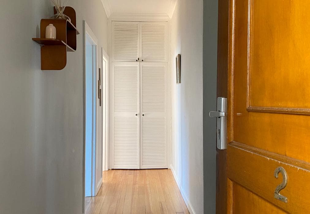 Minimalistic & Spacious Vredehoek Gem