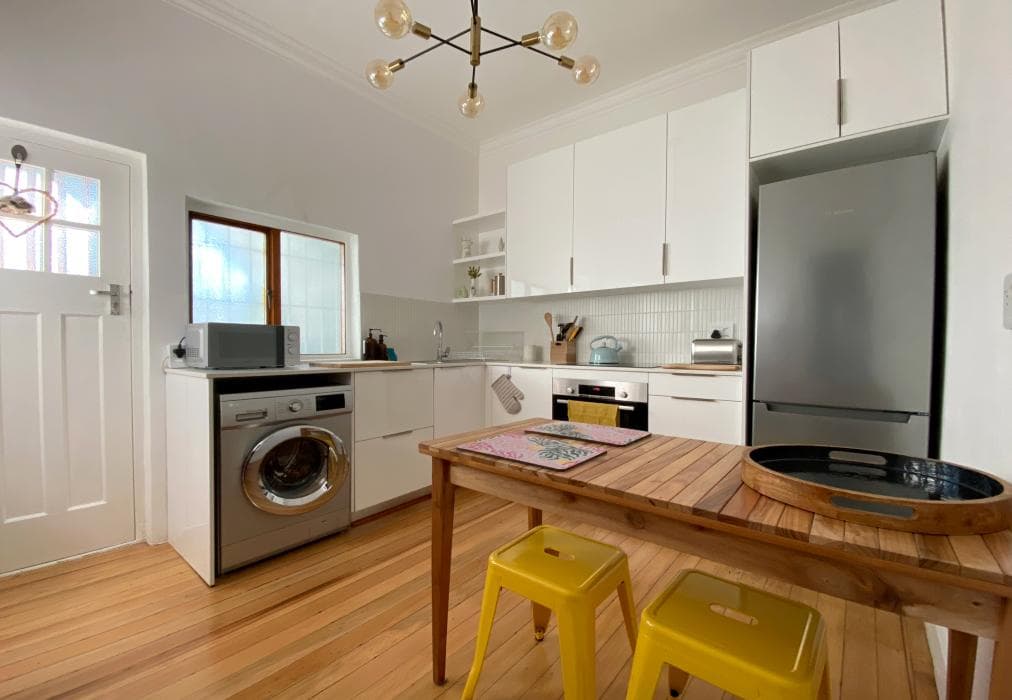 Minimalistic & Spacious Vredehoek Gem