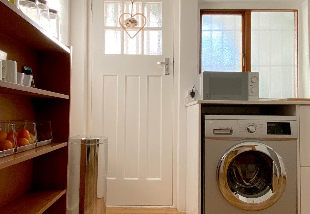 Minimalistic & Spacious Vredehoek Gem