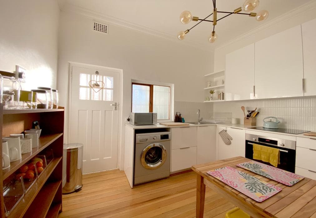 Minimalistic & Spacious Vredehoek Gem