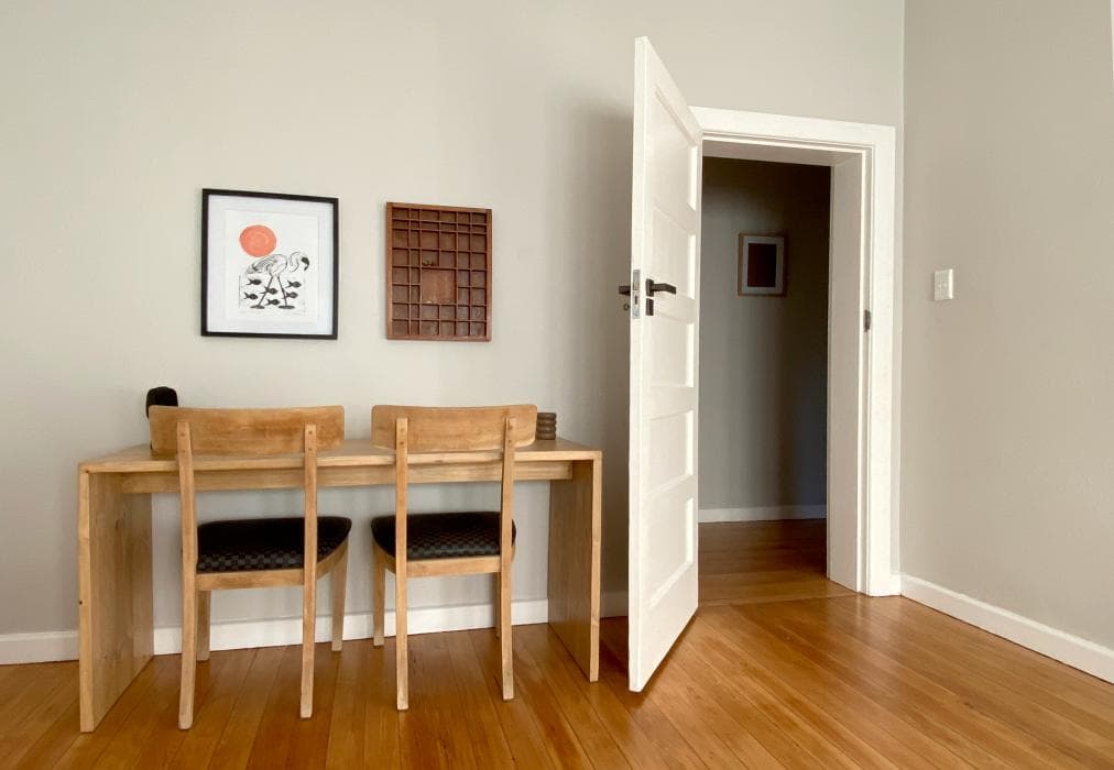 Minimalistic & Spacious Vredehoek Gem