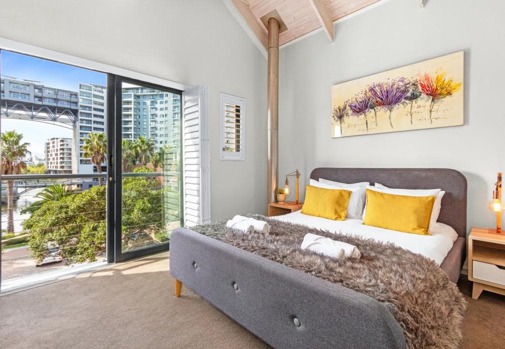 Manhattan Wharfside 301