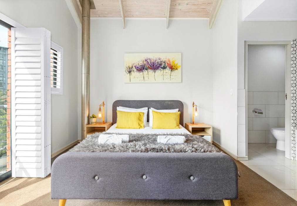 Manhattan Wharfside 301