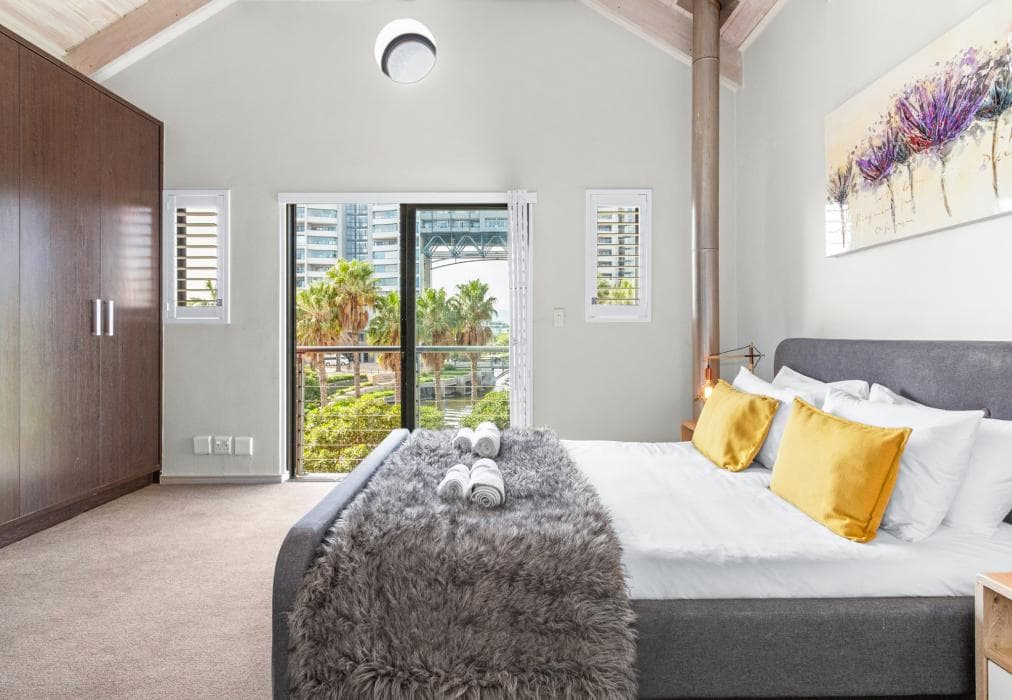 Manhattan Wharfside 301