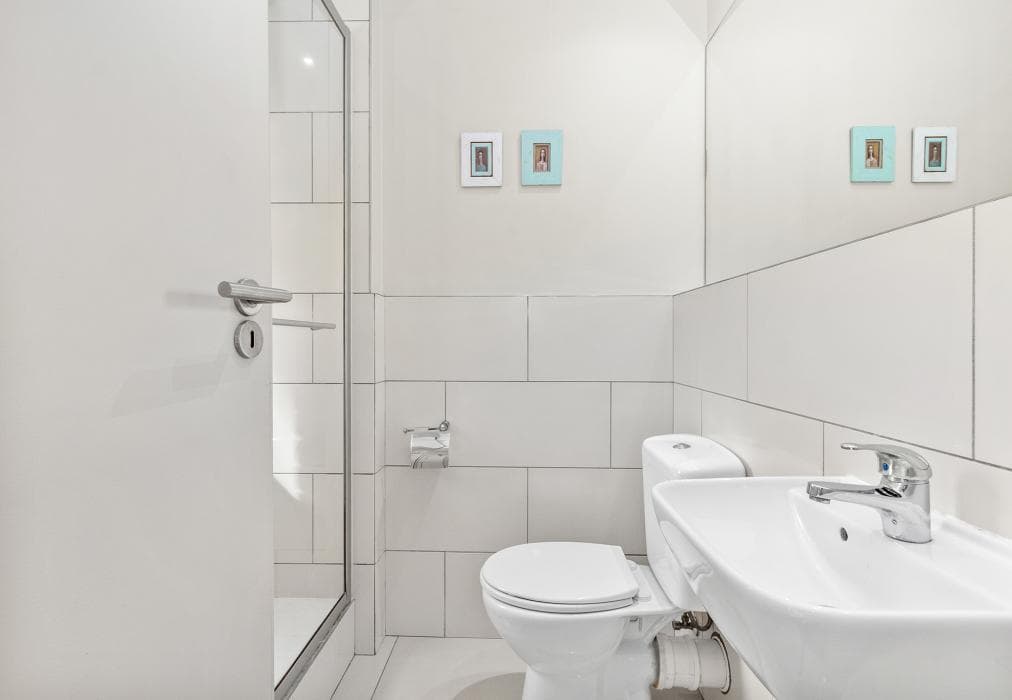 Manhattan Wharfside 301