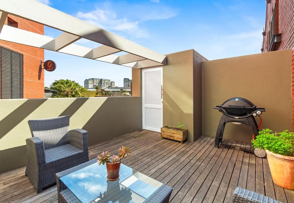 Manhattan Wharfside 301