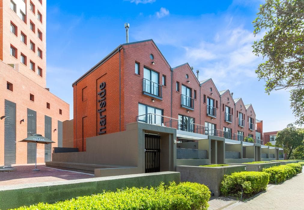 Manhattan Wharfside 301