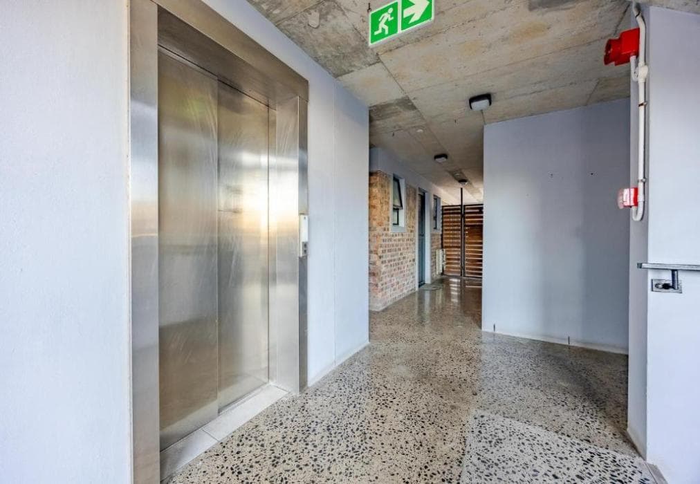 4 Manhattan Building Studio