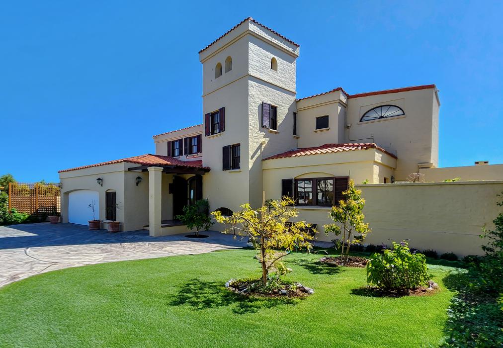 Sunsets Tuscan Beachfront Villa