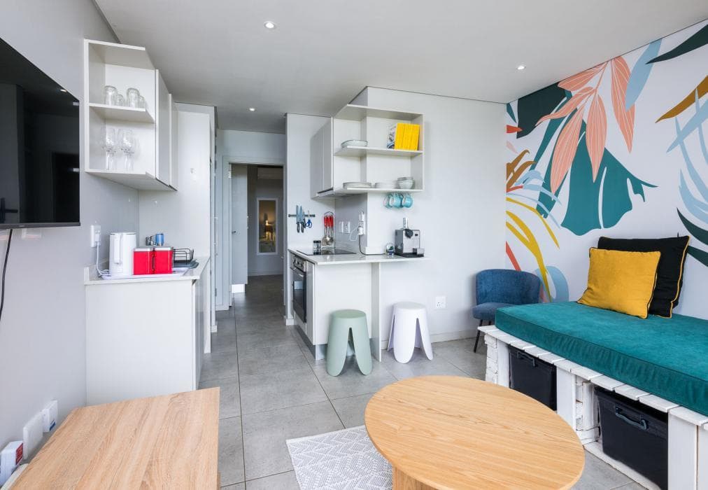 603 2SIX2 Florida Road