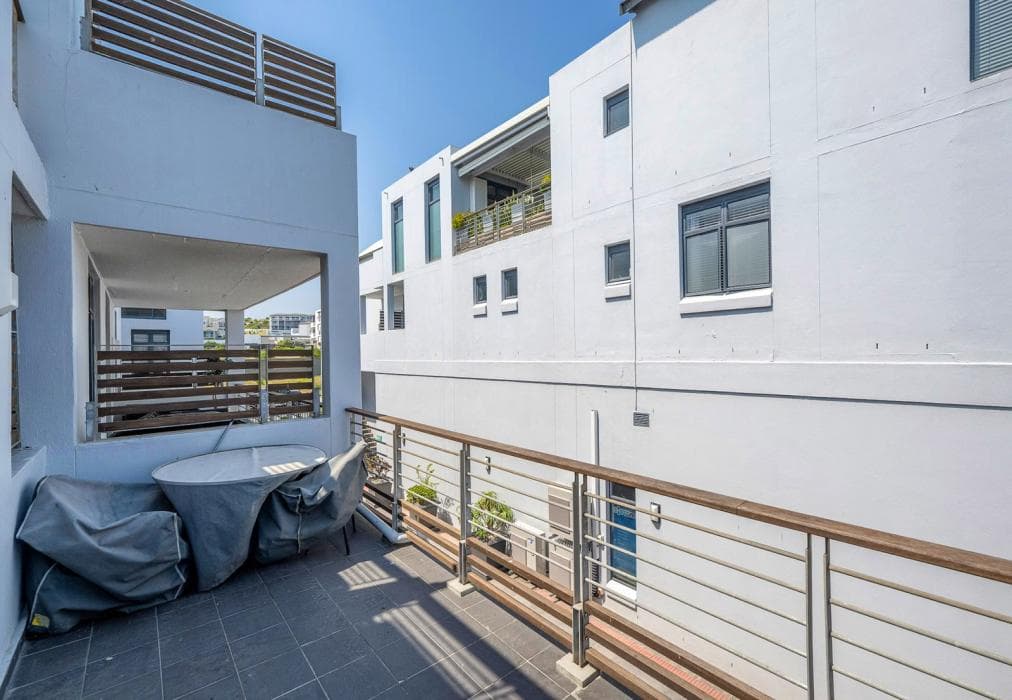 West Coast Eden On The Bay