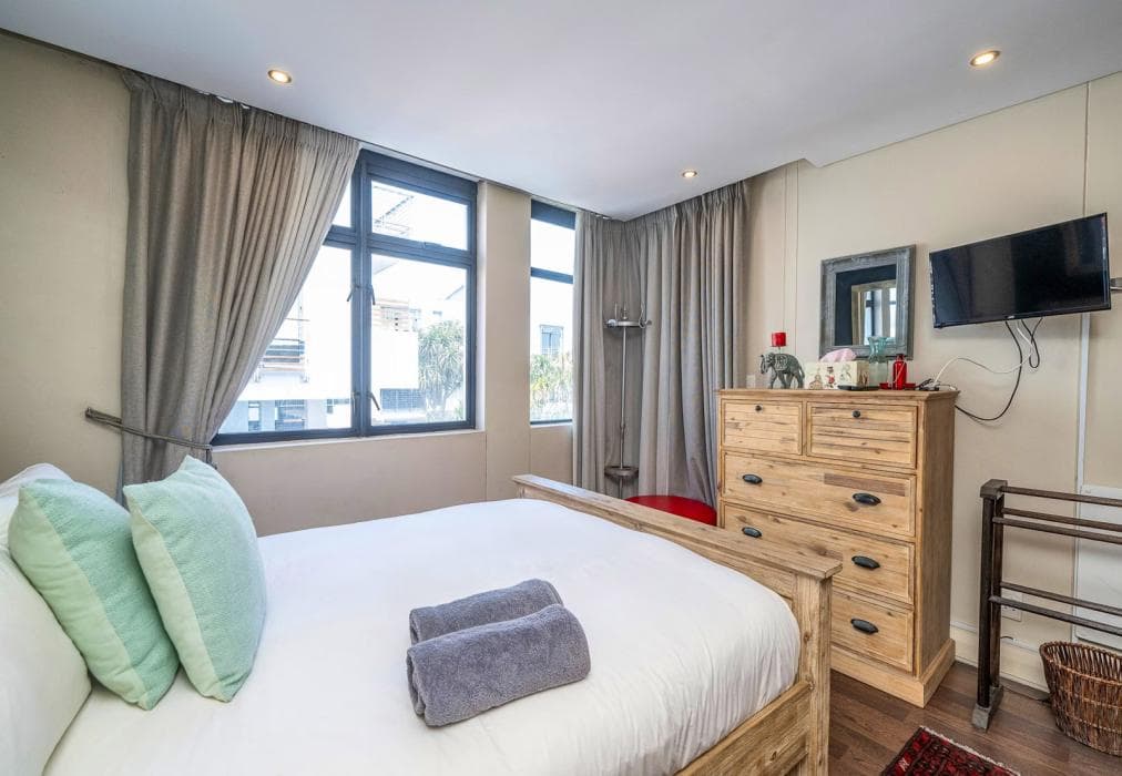 West Coast Eden On The Bay