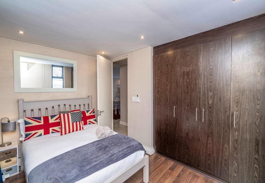 West Coast Eden On The Bay