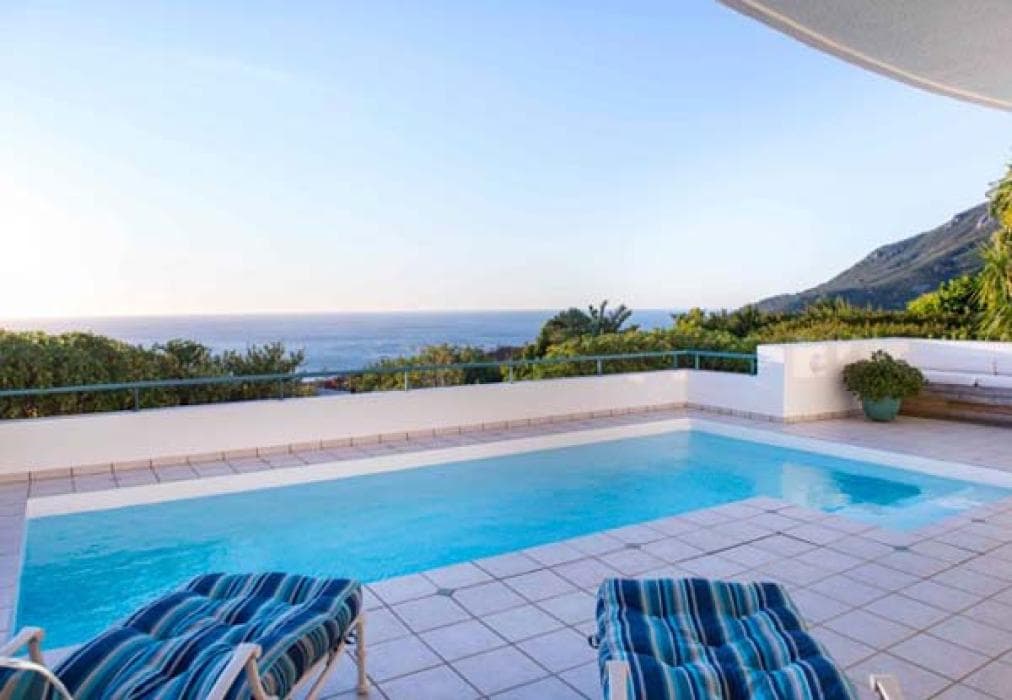 Bay Reflections Luxury Apartment