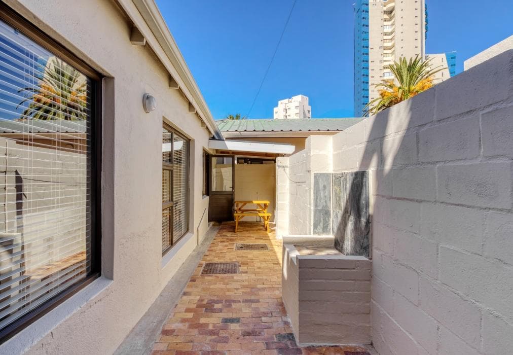 De Beers Road Apartment