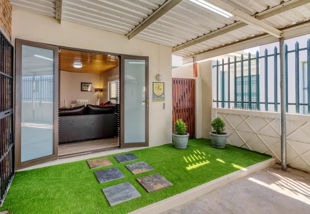 De Beers Road Apartment