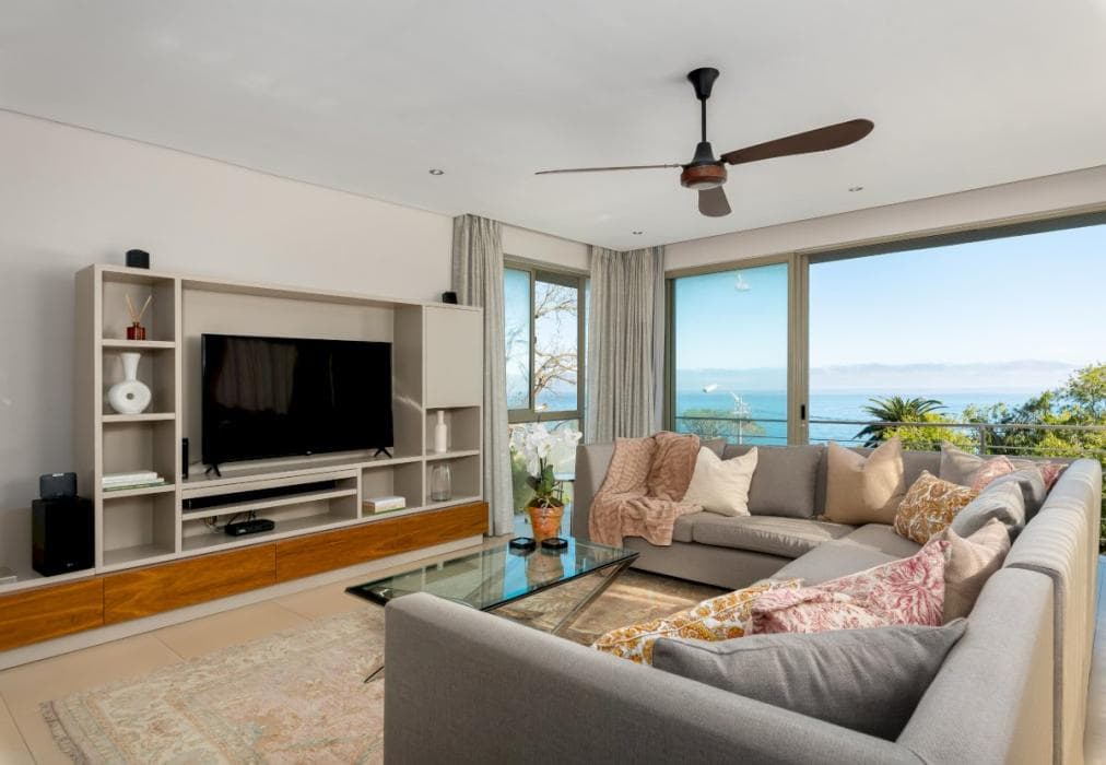 Camps Bay Villa With Ocean Views and Pool