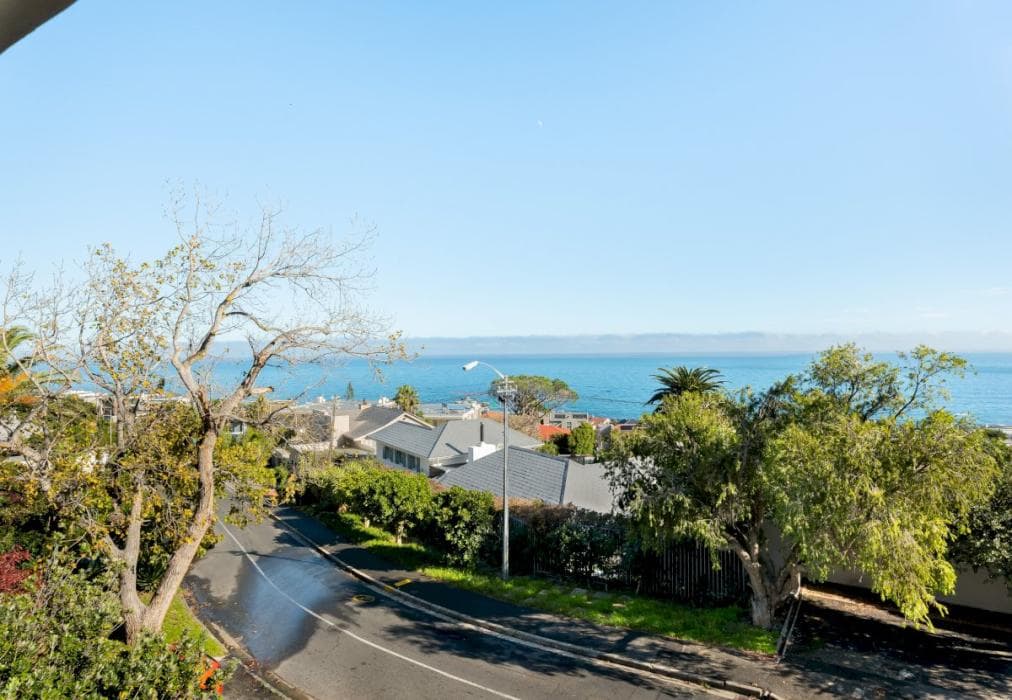 Camps Bay Villa With Ocean Views and Pool