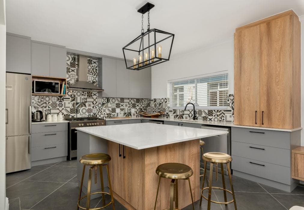 Modern Elegance In Beautiful Seapoint