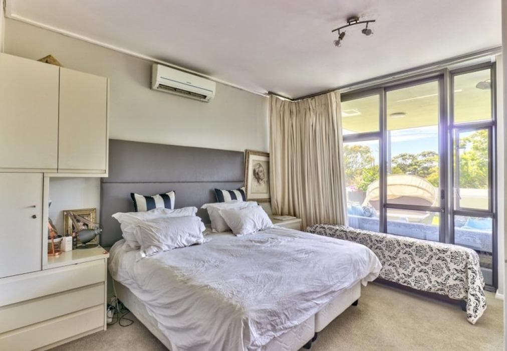 Spacious Sea Point Apartment