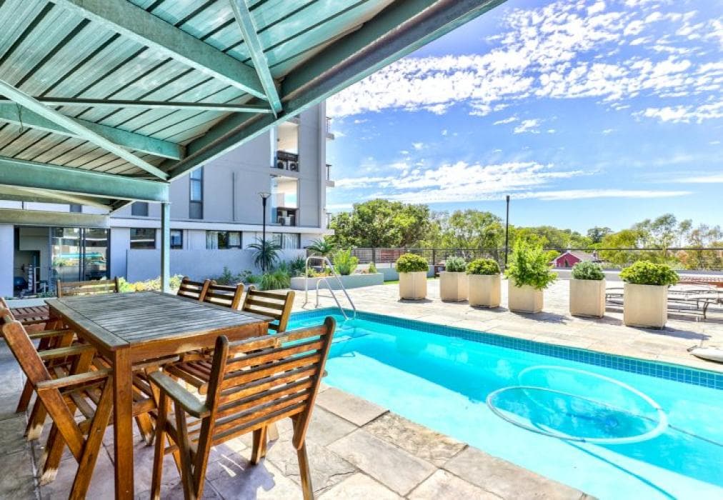 Spacious Sea Point Apartment