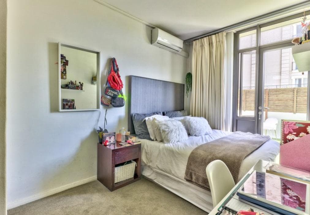 Spacious Sea Point Apartment