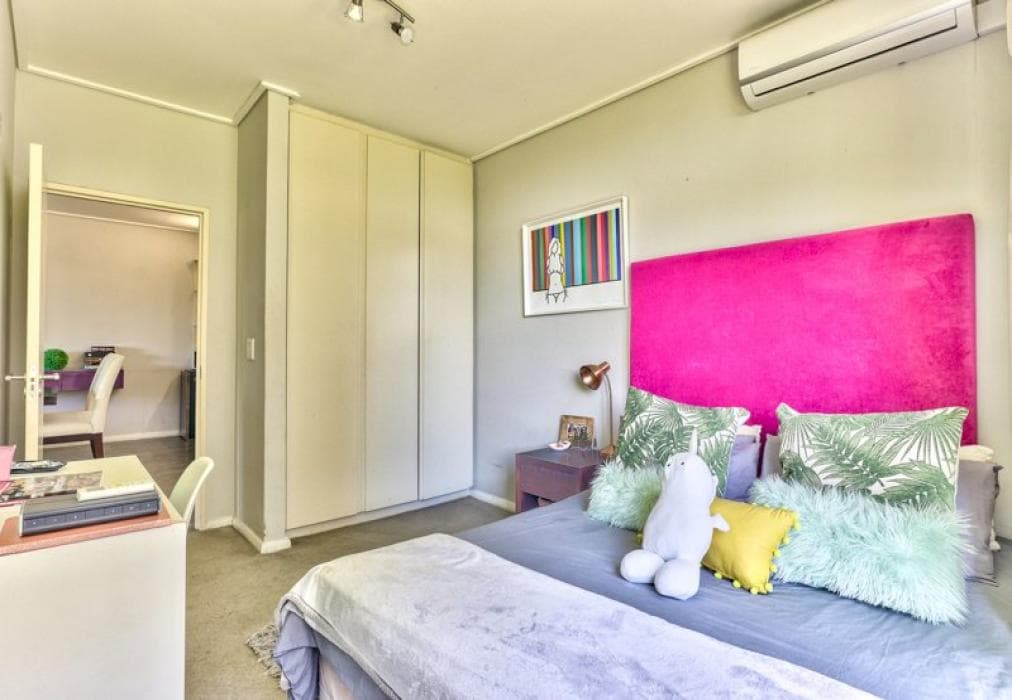 Spacious Sea Point Apartment