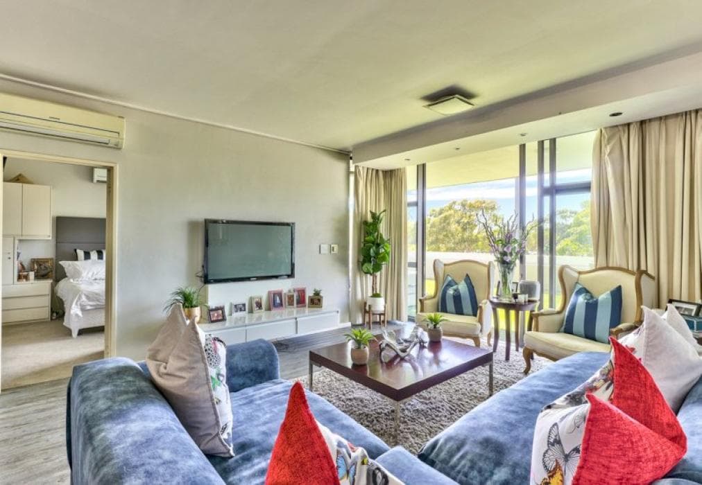 Spacious Sea Point Apartment