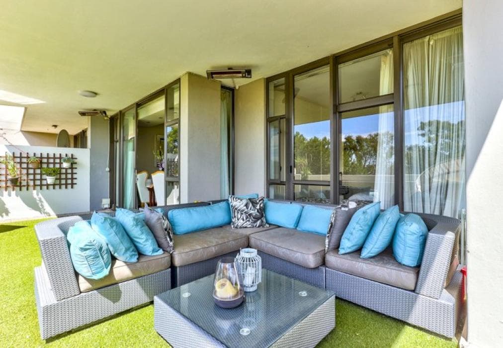 Spacious Sea Point Apartment