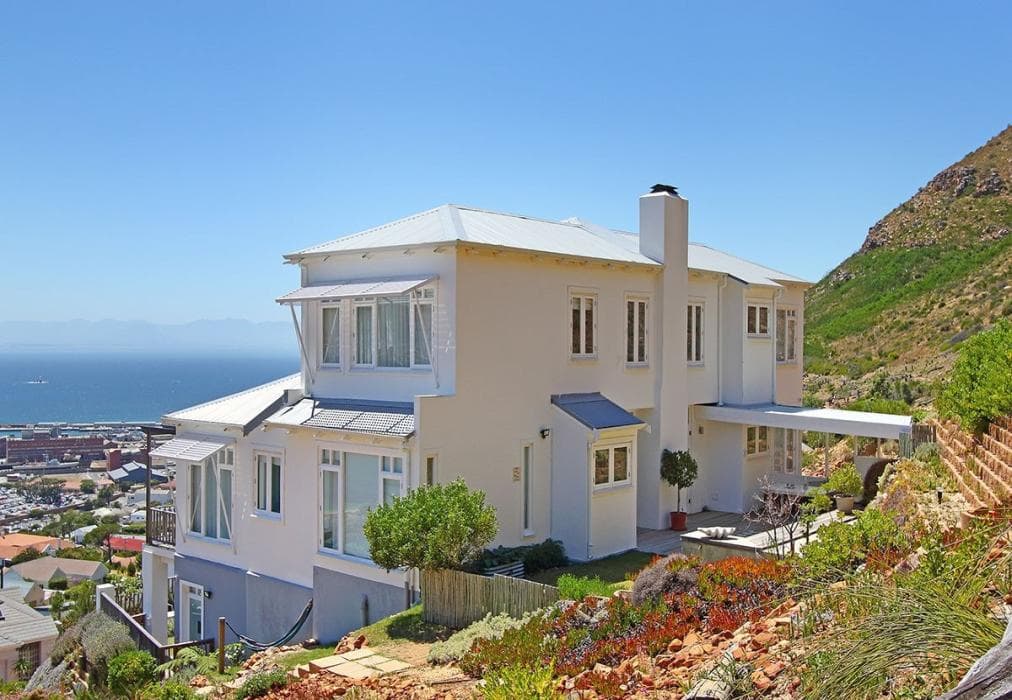 Tranquil Azure Retreat