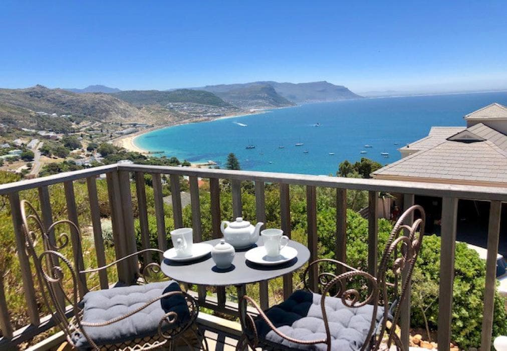 Tranquil Azure Retreat