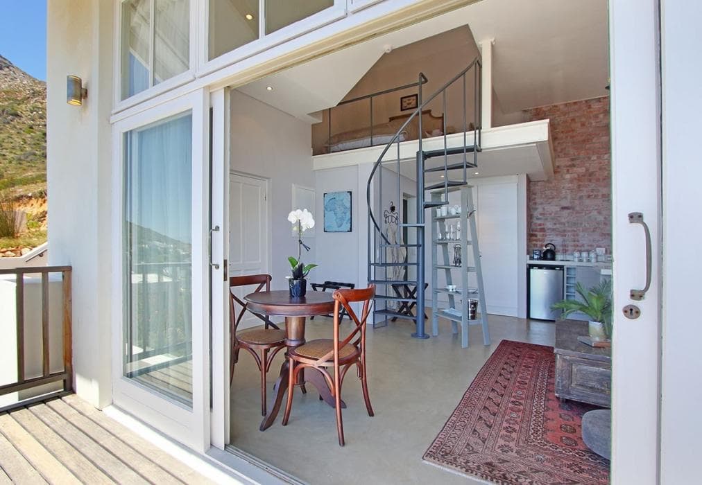 Tranquil Azure Retreat